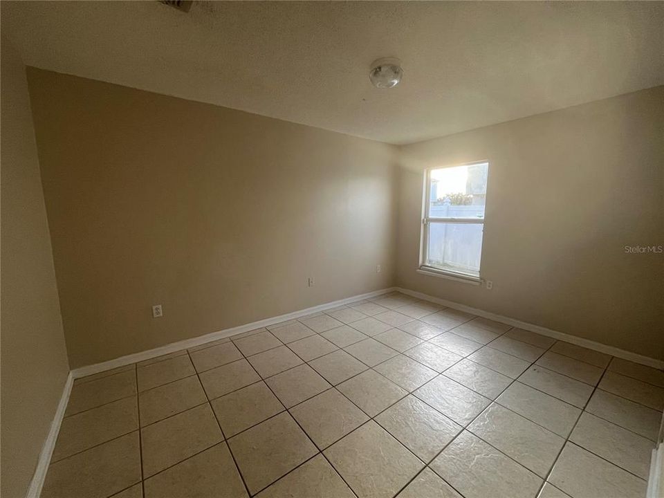 For Rent: $2,250 (4 beds, 2 baths, 1874 Square Feet)