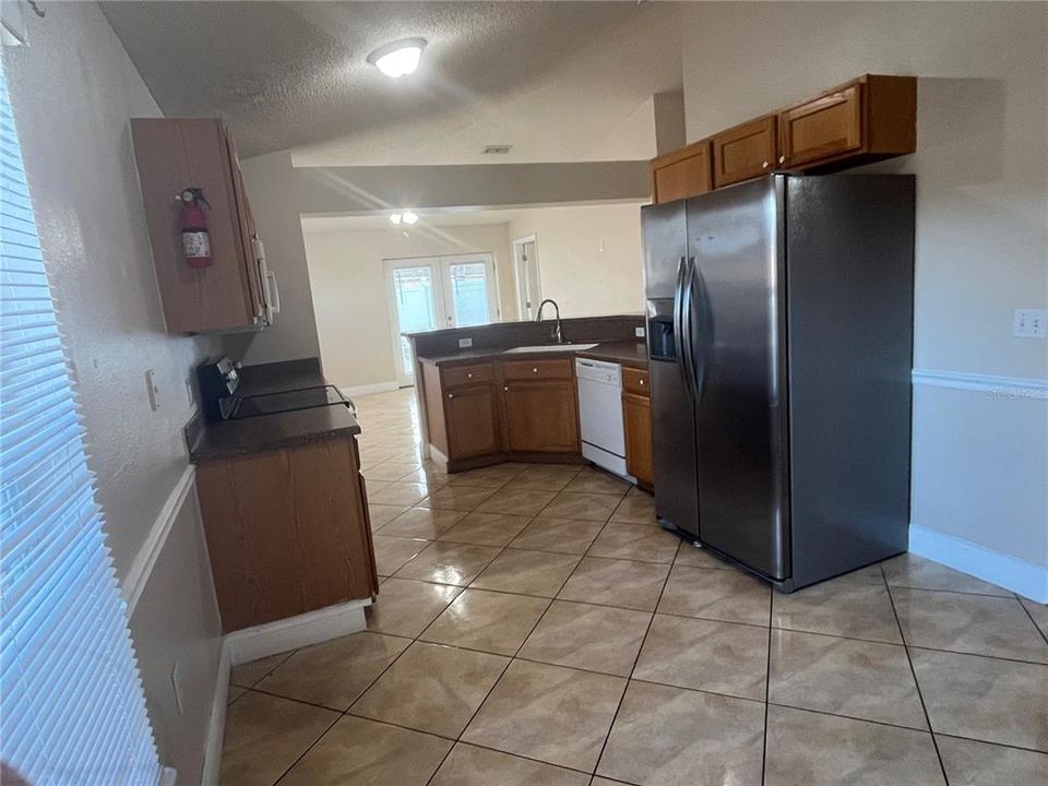 For Rent: $2,250 (4 beds, 2 baths, 1874 Square Feet)