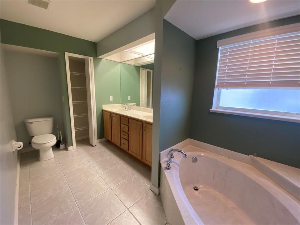 For Rent: $1,850 (3 beds, 2 baths, 1703 Square Feet)