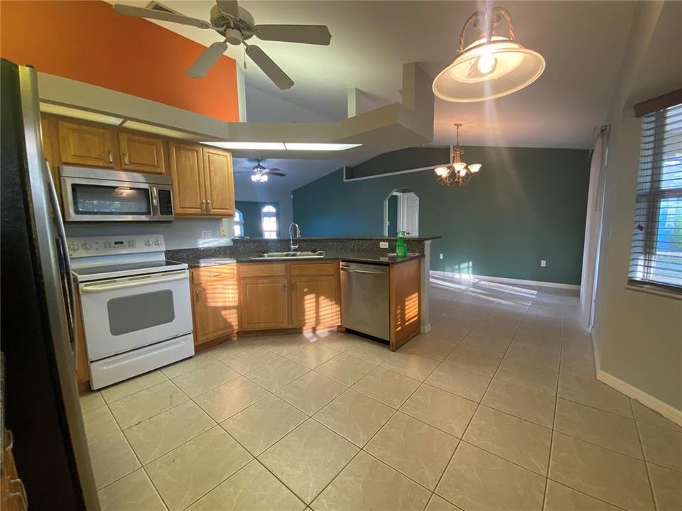 For Rent: $1,850 (3 beds, 2 baths, 1703 Square Feet)