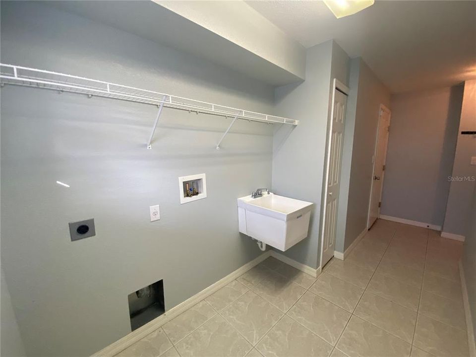 For Rent: $1,850 (3 beds, 2 baths, 1703 Square Feet)