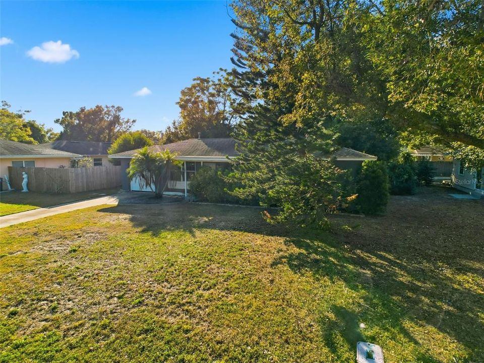 For Sale: $315,000 (2 beds, 1 baths, 1122 Square Feet)