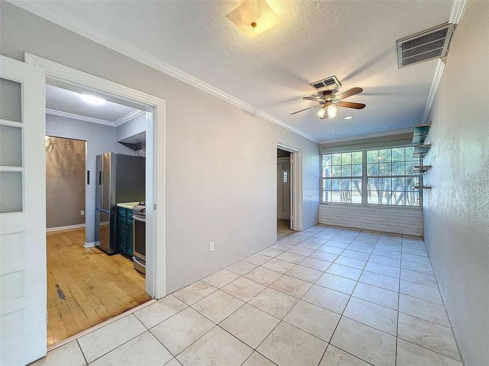 For Sale: $315,000 (2 beds, 1 baths, 1122 Square Feet)