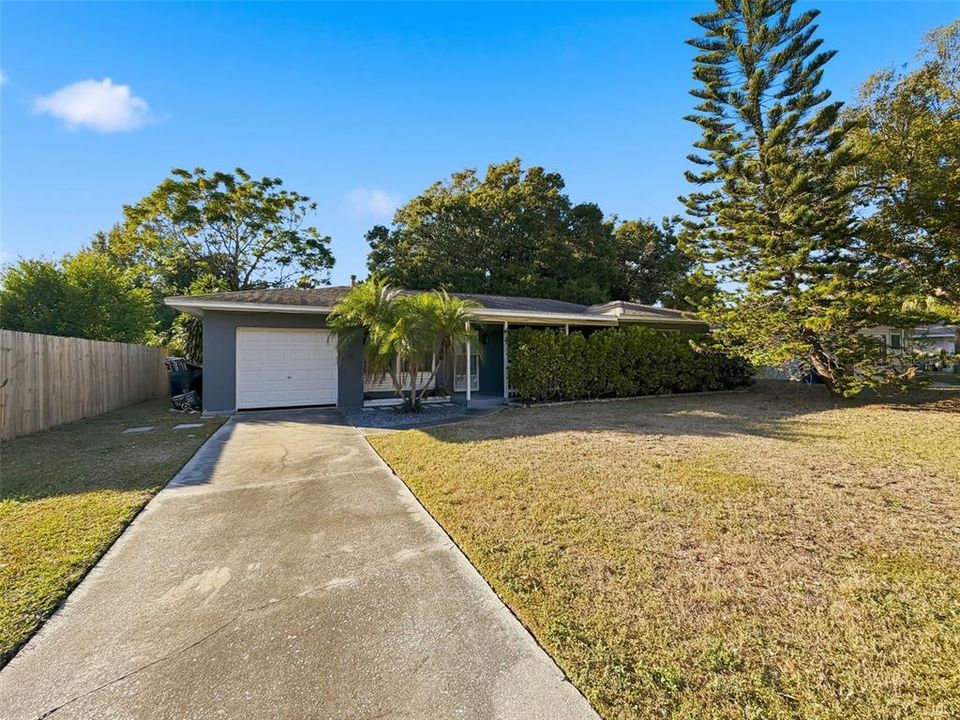 For Sale: $315,000 (2 beds, 1 baths, 1122 Square Feet)