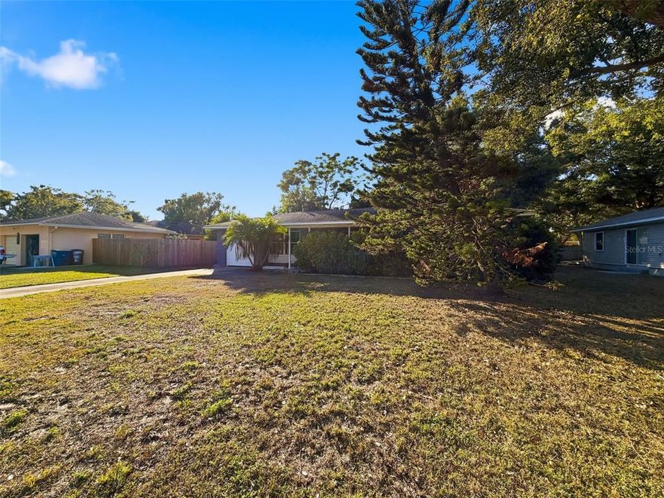 For Sale: $315,000 (2 beds, 1 baths, 1122 Square Feet)