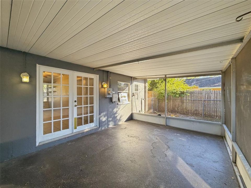 For Sale: $315,000 (2 beds, 1 baths, 1122 Square Feet)