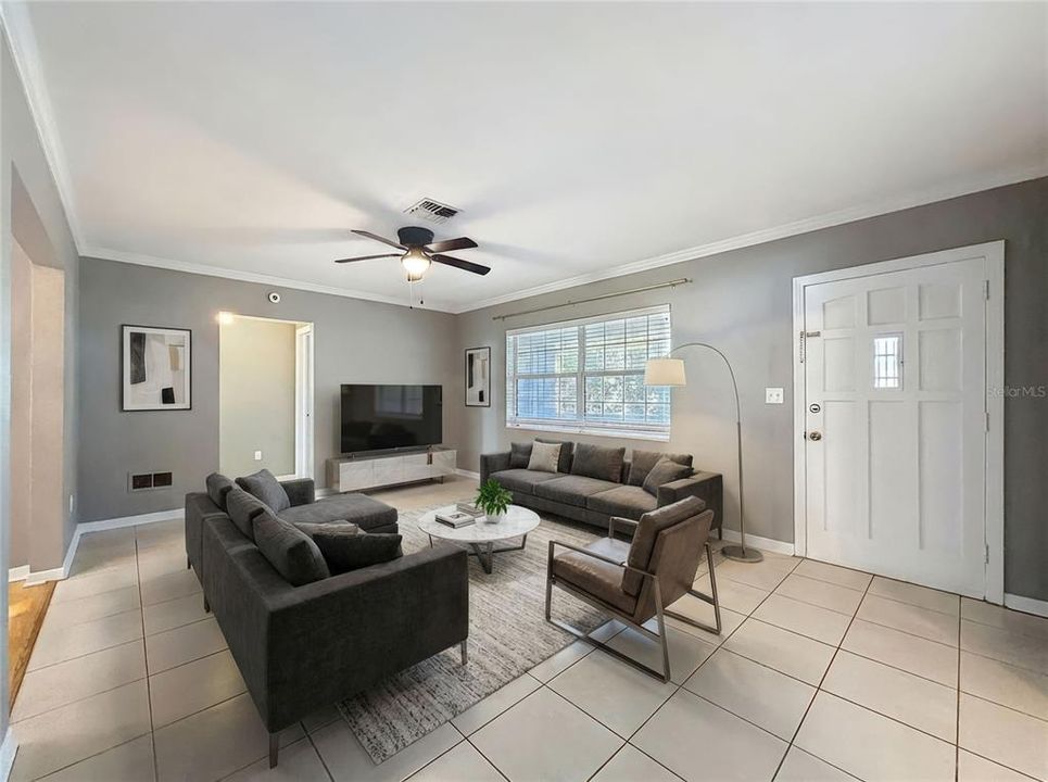 For Sale: $315,000 (2 beds, 1 baths, 1122 Square Feet)