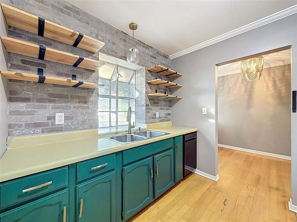 For Sale: $315,000 (2 beds, 1 baths, 1122 Square Feet)