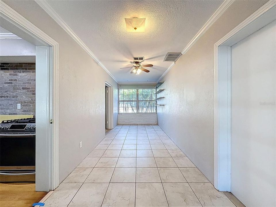 For Sale: $315,000 (2 beds, 1 baths, 1122 Square Feet)