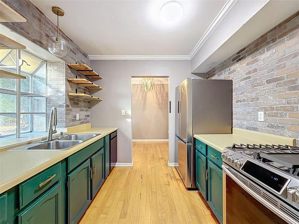 For Sale: $315,000 (2 beds, 1 baths, 1122 Square Feet)