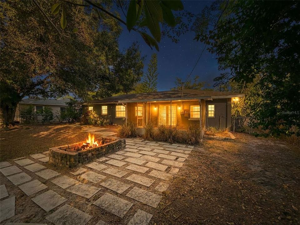 For Sale: $315,000 (2 beds, 1 baths, 1122 Square Feet)