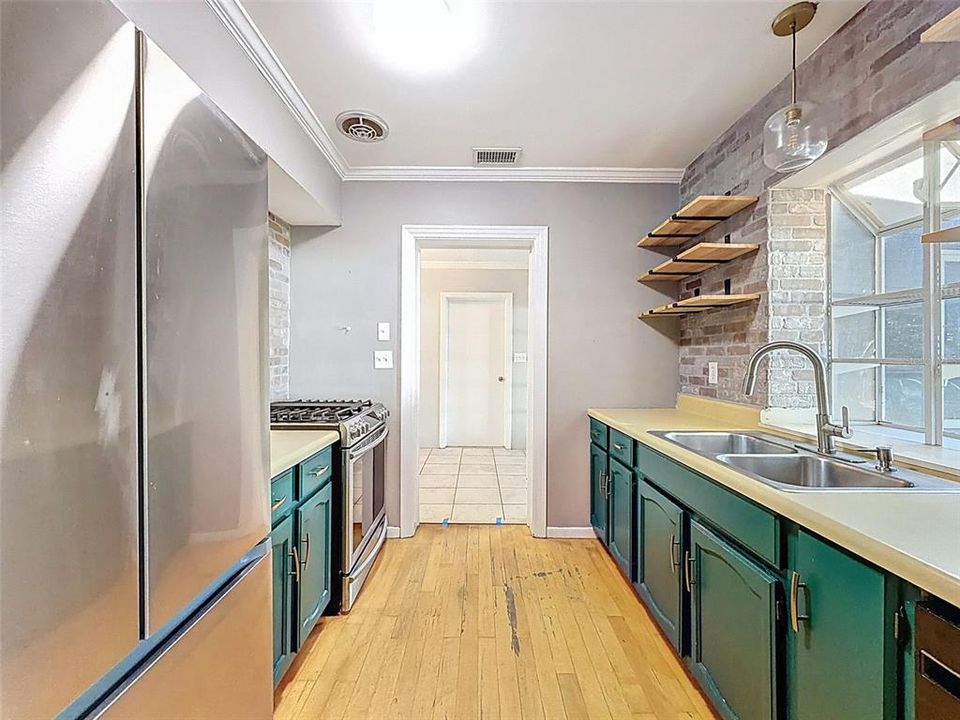 For Sale: $315,000 (2 beds, 1 baths, 1122 Square Feet)