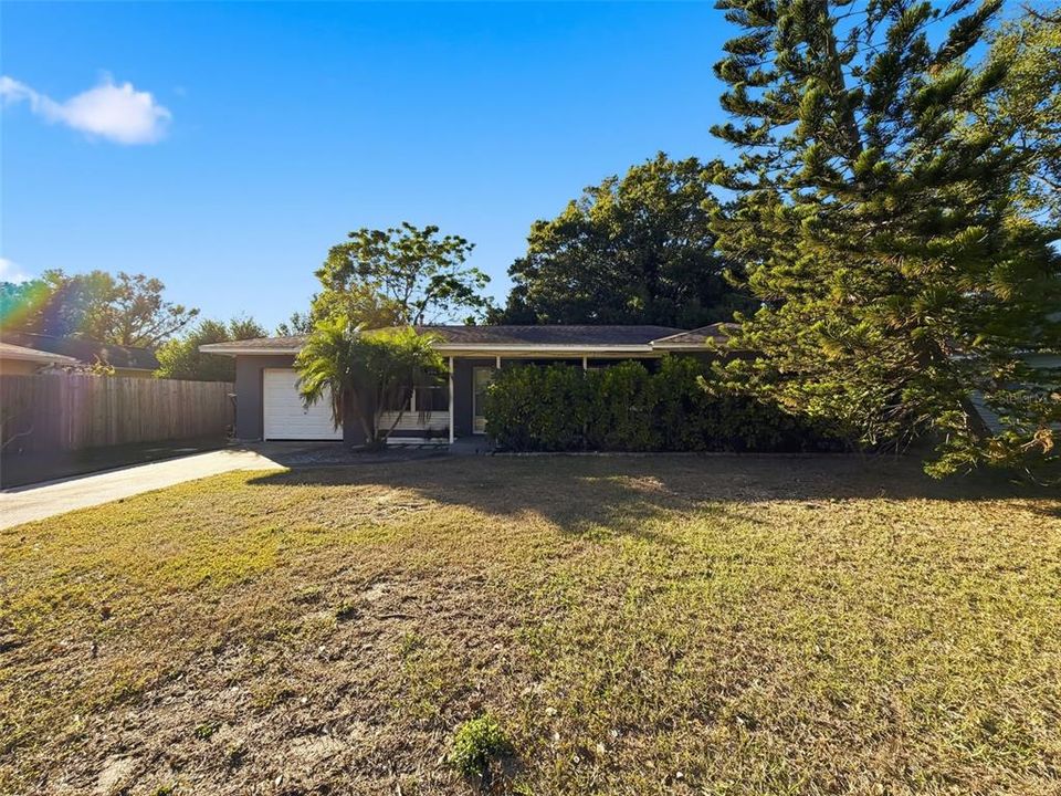 For Sale: $315,000 (2 beds, 1 baths, 1122 Square Feet)