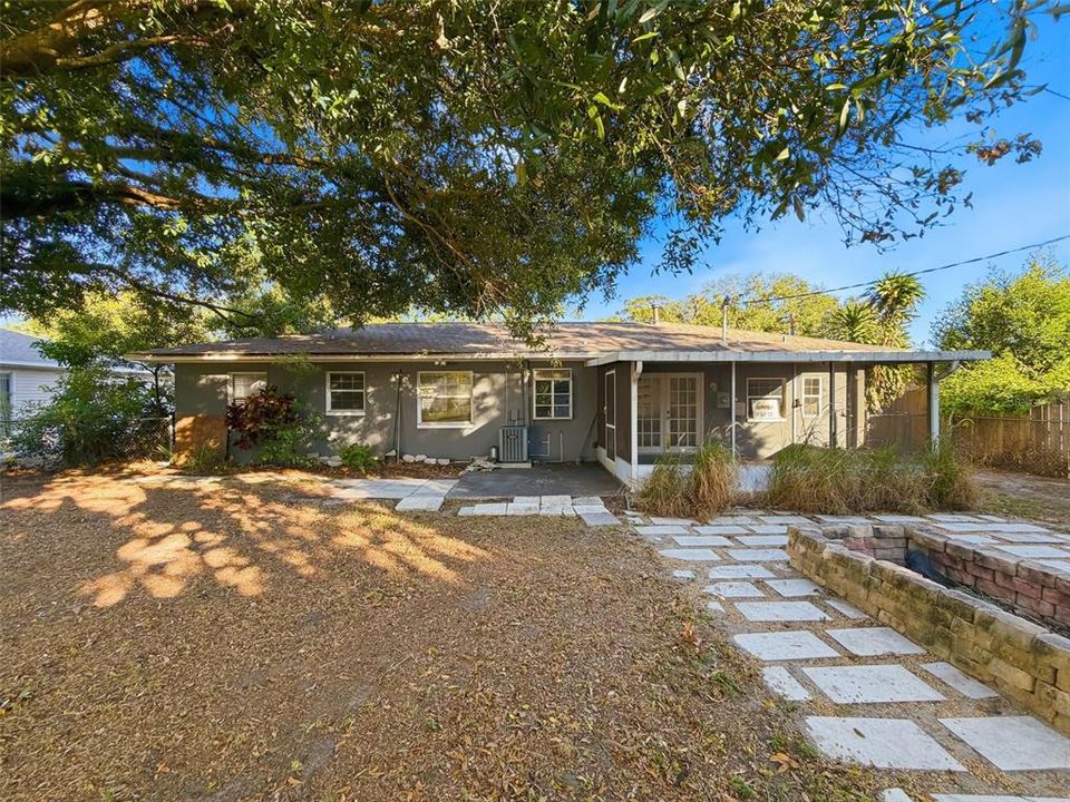 For Sale: $315,000 (2 beds, 1 baths, 1122 Square Feet)