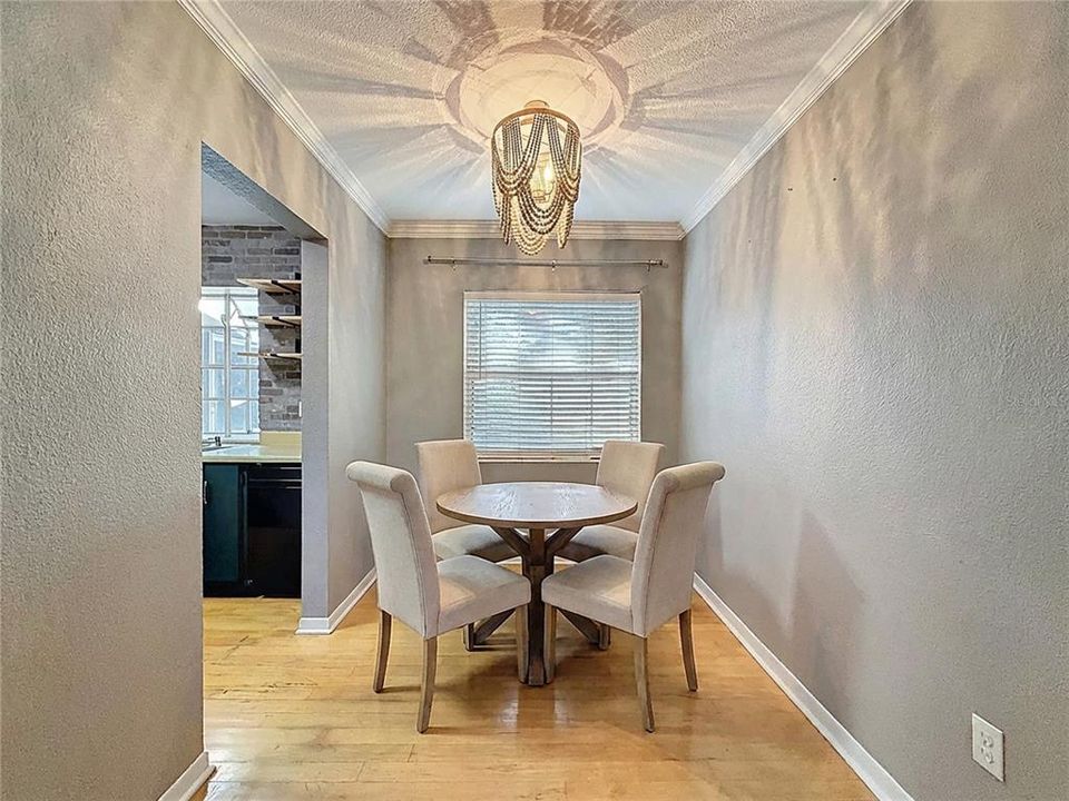 For Sale: $315,000 (2 beds, 1 baths, 1122 Square Feet)