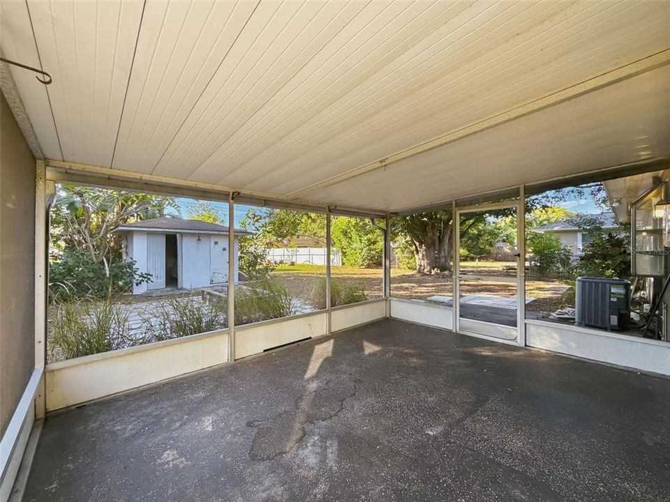 For Sale: $315,000 (2 beds, 1 baths, 1122 Square Feet)