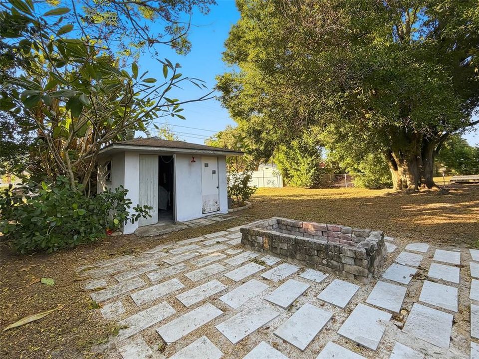 For Sale: $315,000 (2 beds, 1 baths, 1122 Square Feet)