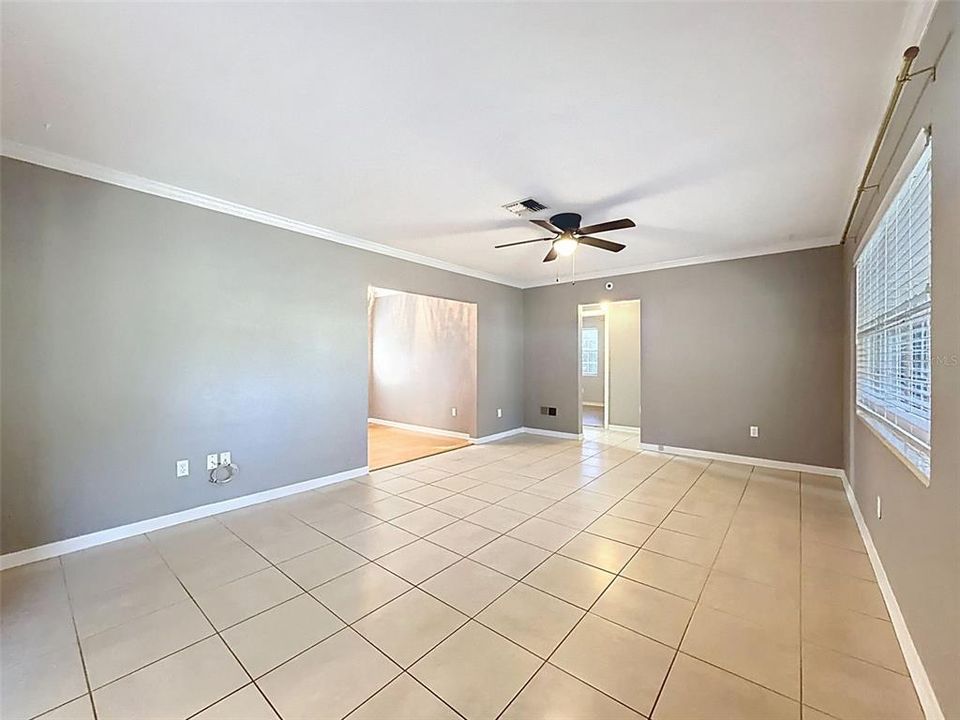 For Sale: $315,000 (2 beds, 1 baths, 1122 Square Feet)