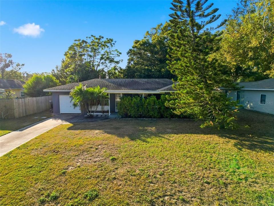 For Sale: $315,000 (2 beds, 1 baths, 1122 Square Feet)