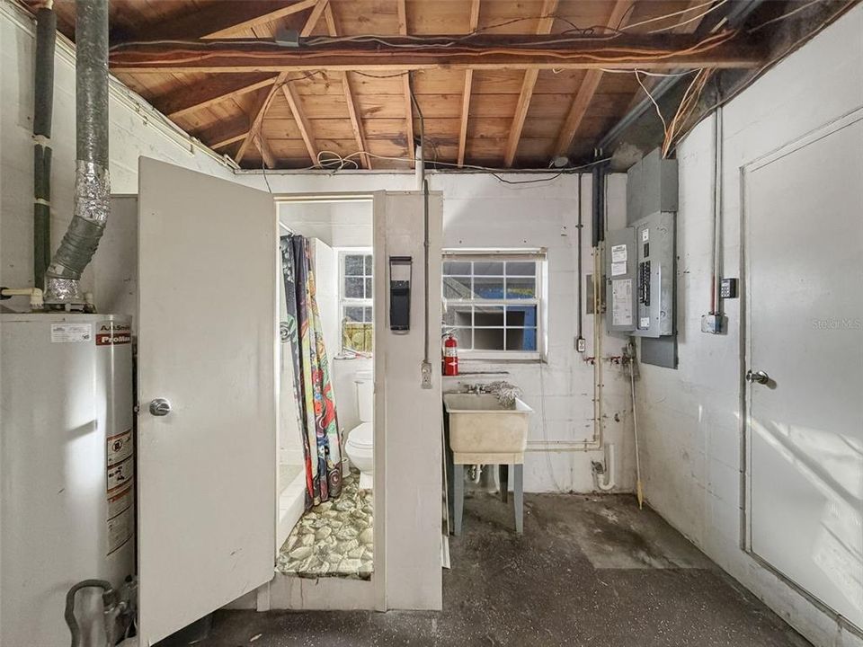 For Sale: $315,000 (2 beds, 1 baths, 1122 Square Feet)