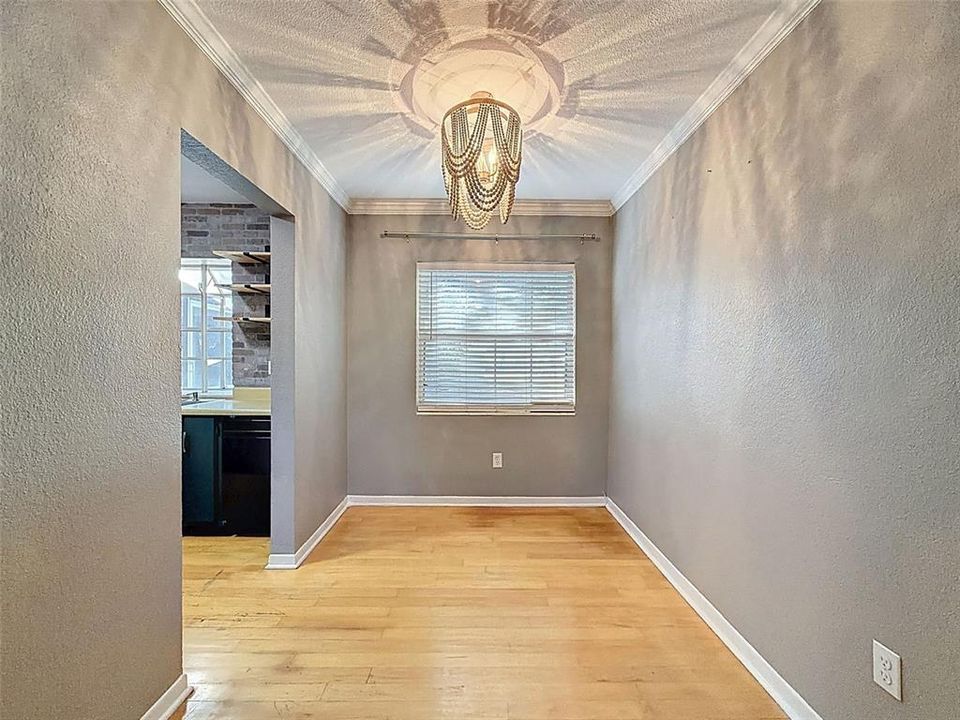 For Sale: $315,000 (2 beds, 1 baths, 1122 Square Feet)