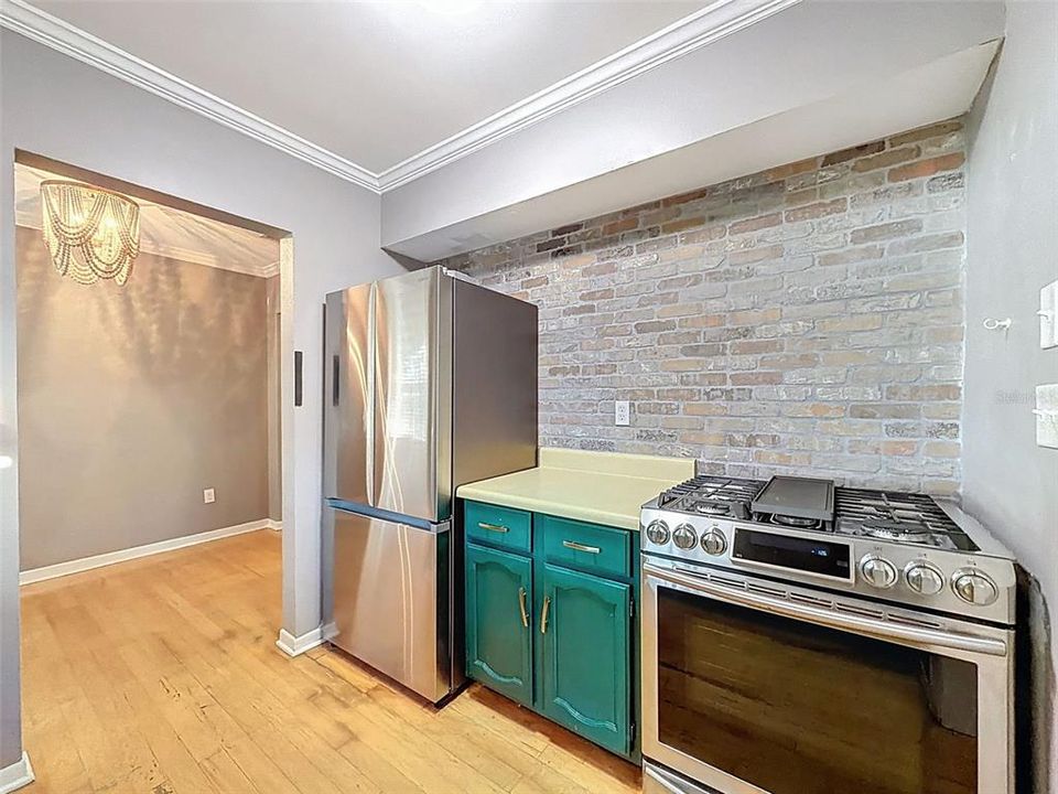 For Sale: $315,000 (2 beds, 1 baths, 1122 Square Feet)