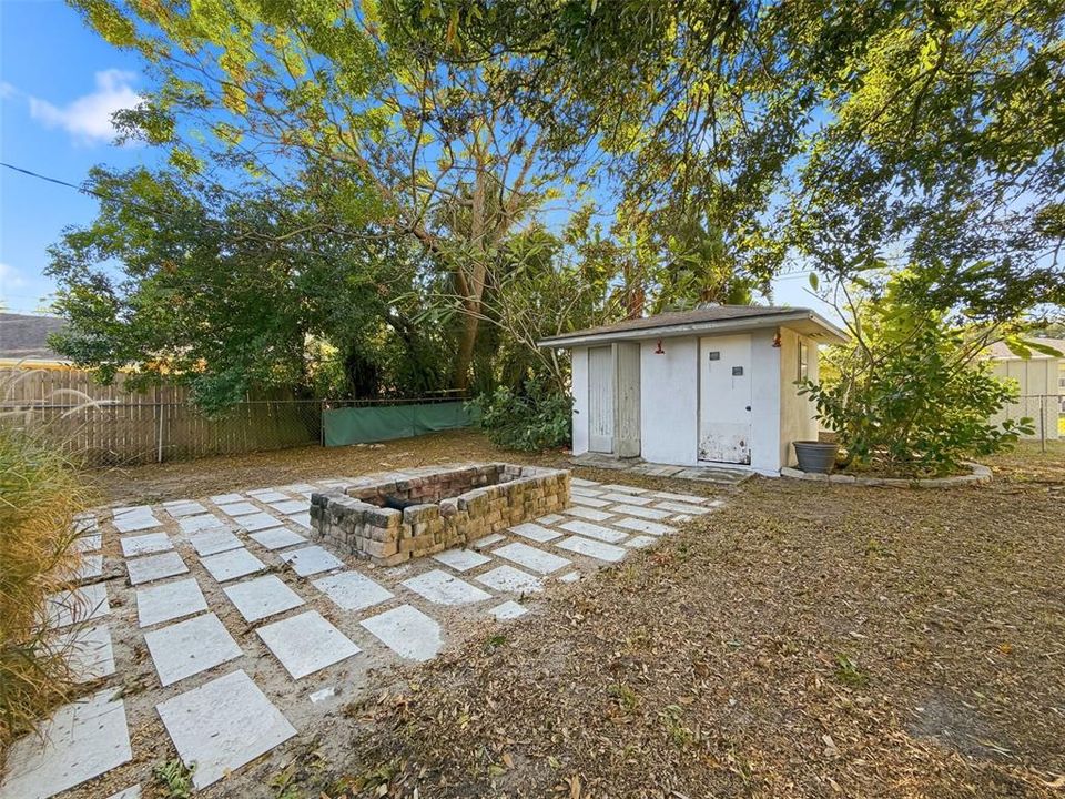 For Sale: $315,000 (2 beds, 1 baths, 1122 Square Feet)