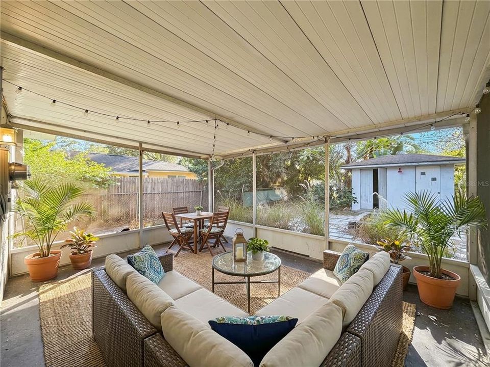 For Sale: $315,000 (2 beds, 1 baths, 1122 Square Feet)