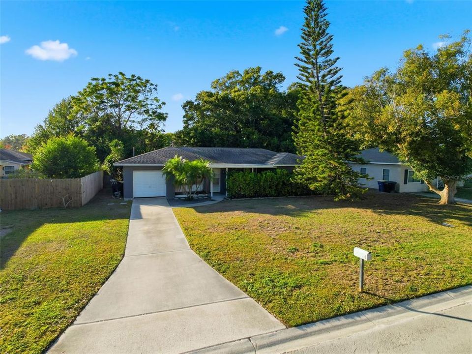 For Sale: $315,000 (2 beds, 1 baths, 1122 Square Feet)