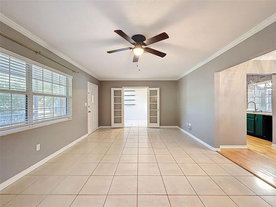 For Sale: $315,000 (2 beds, 1 baths, 1122 Square Feet)