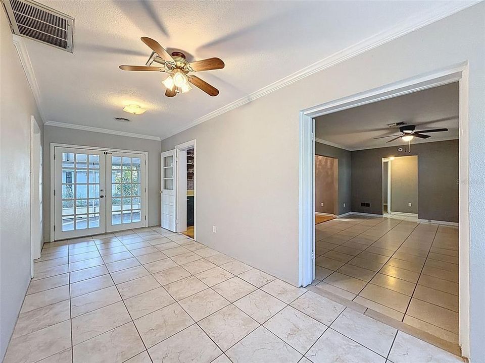 For Sale: $315,000 (2 beds, 1 baths, 1122 Square Feet)