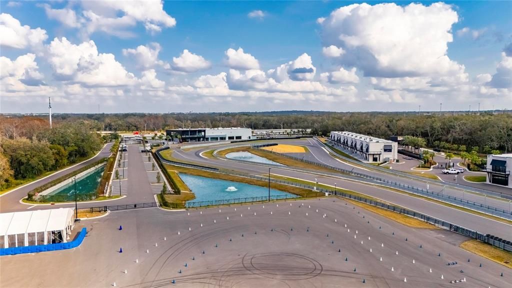 待售: $430,000 (0 贝兹, 0 浴室, 738 平方英尺)