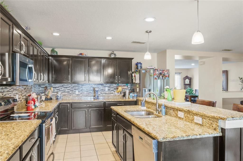 На продажу: $500,000 (5 спален, 2 ванн, 3367 Квадратных фут)