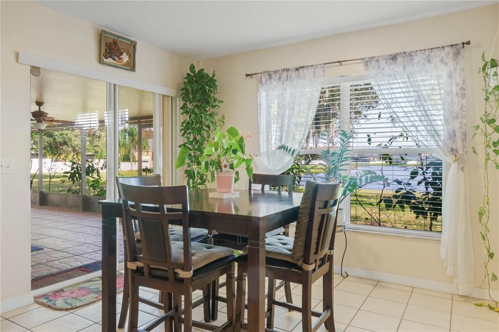 На продажу: $500,000 (5 спален, 2 ванн, 3367 Квадратных фут)