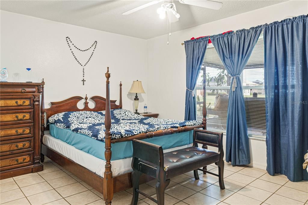 На продажу: $500,000 (5 спален, 2 ванн, 3367 Квадратных фут)