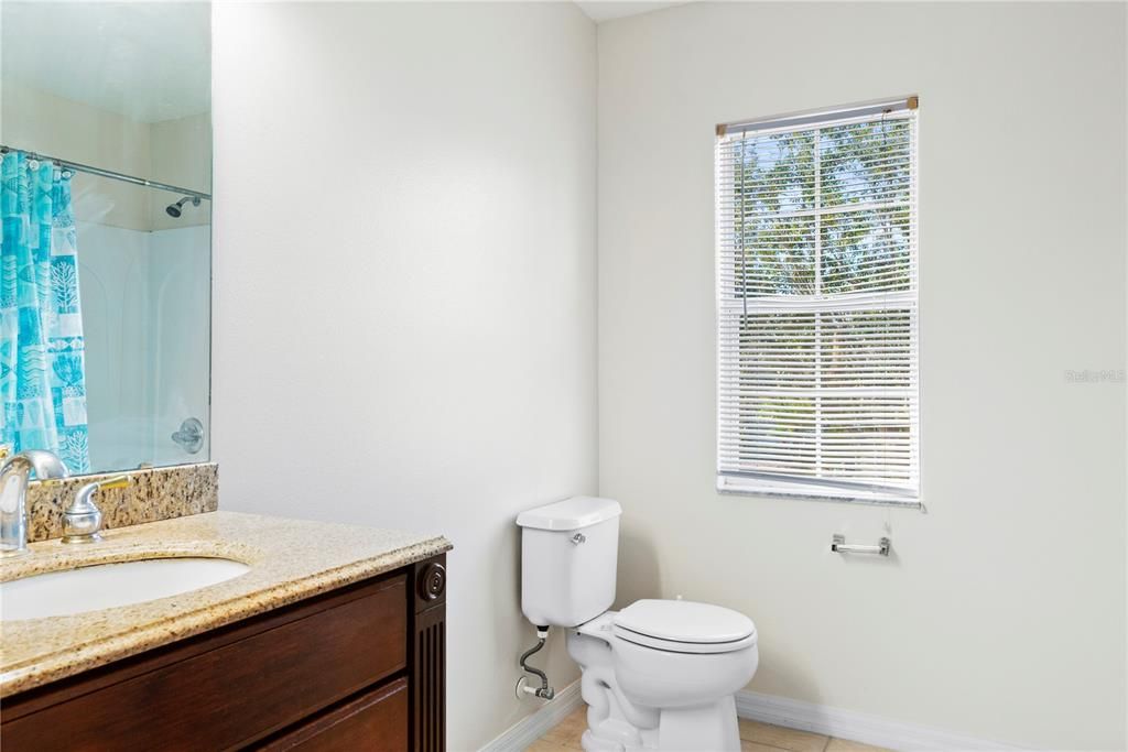 На продажу: $500,000 (5 спален, 2 ванн, 3367 Квадратных фут)