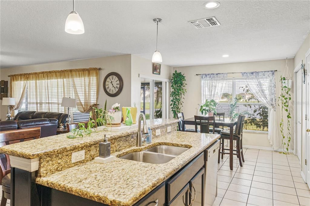 На продажу: $500,000 (5 спален, 2 ванн, 3367 Квадратных фут)