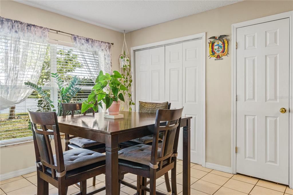 На продажу: $500,000 (5 спален, 2 ванн, 3367 Квадратных фут)