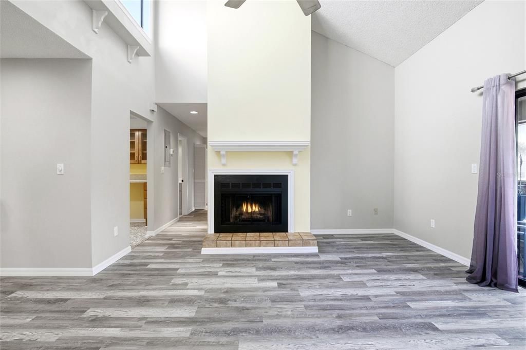 待售: $230,000 (2 贝兹, 2 浴室, 1293 平方英尺)