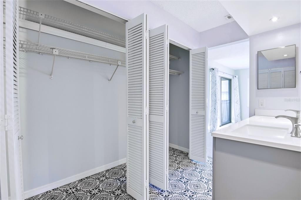 待售: $230,000 (2 贝兹, 2 浴室, 1293 平方英尺)