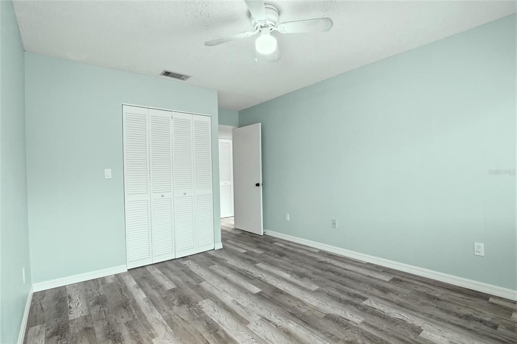 待售: $230,000 (2 贝兹, 2 浴室, 1293 平方英尺)