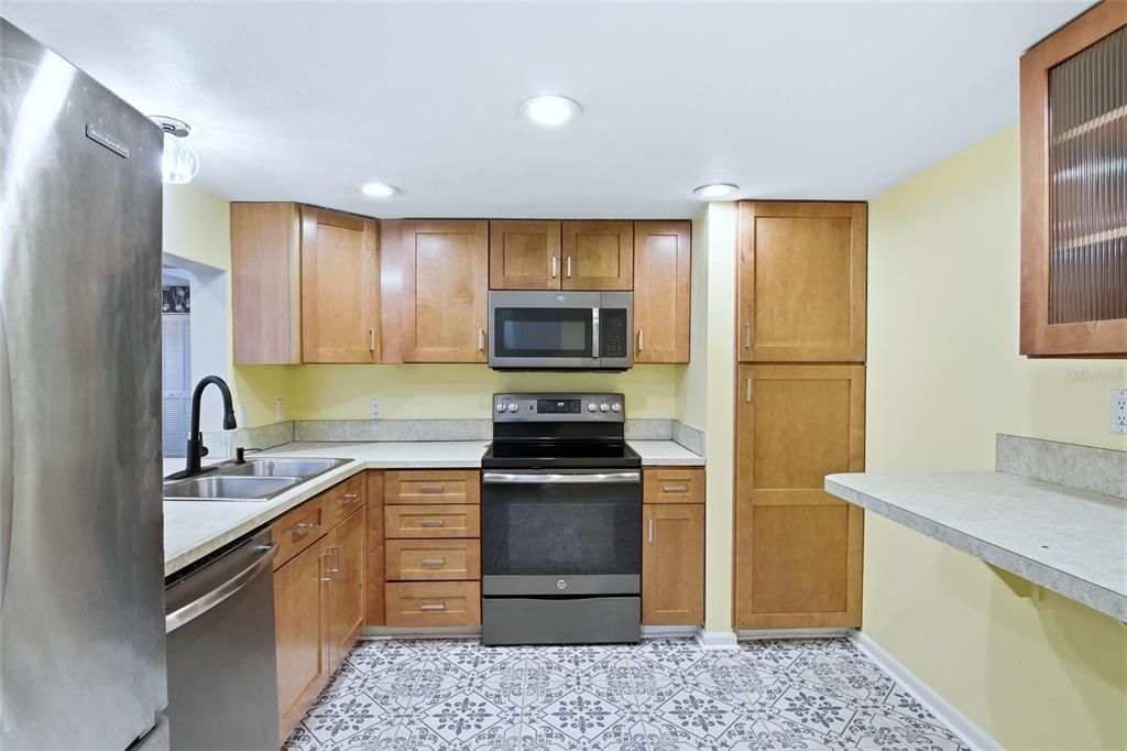 待售: $230,000 (2 贝兹, 2 浴室, 1293 平方英尺)