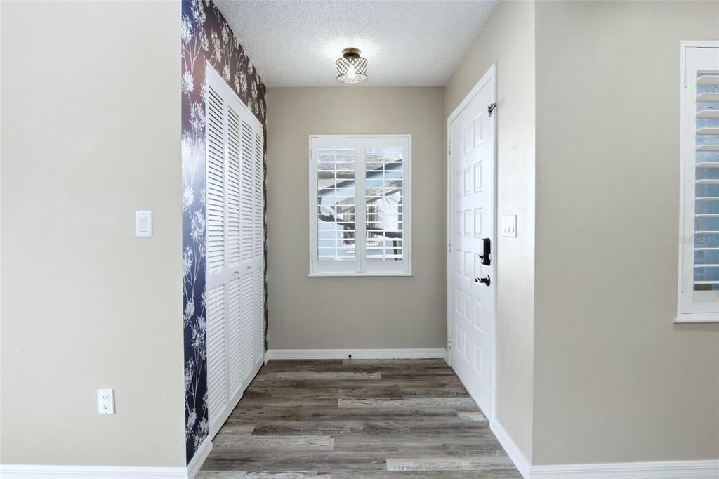 待售: $230,000 (2 贝兹, 2 浴室, 1293 平方英尺)