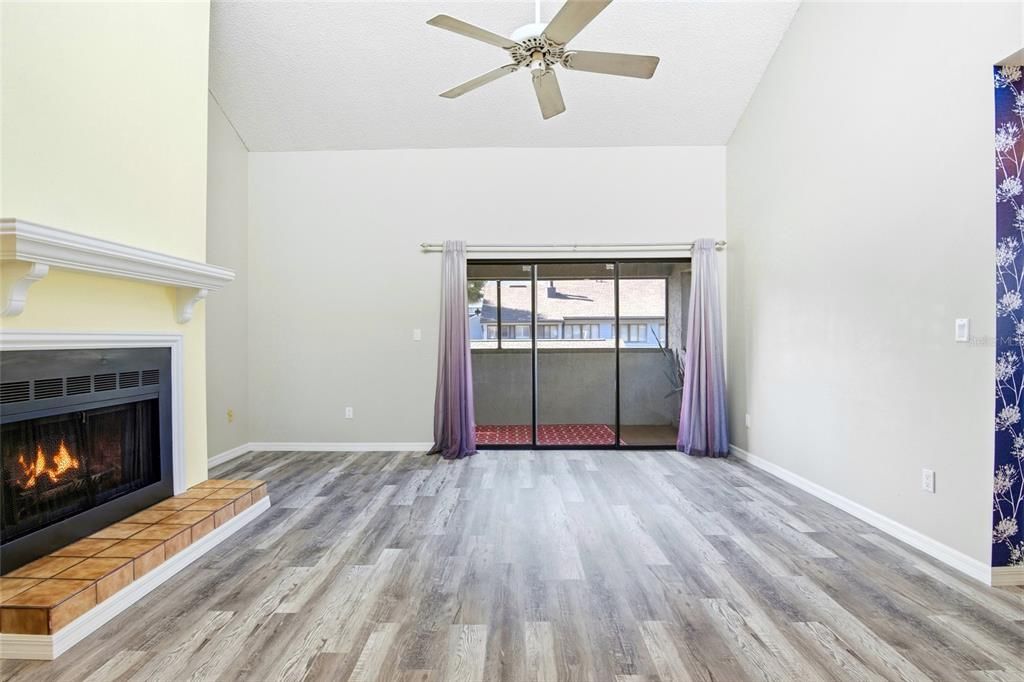 待售: $230,000 (2 贝兹, 2 浴室, 1293 平方英尺)