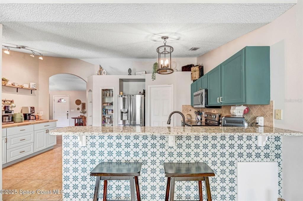 For Sale: $377,000 (3 beds, 2 baths, 1473 Square Feet)