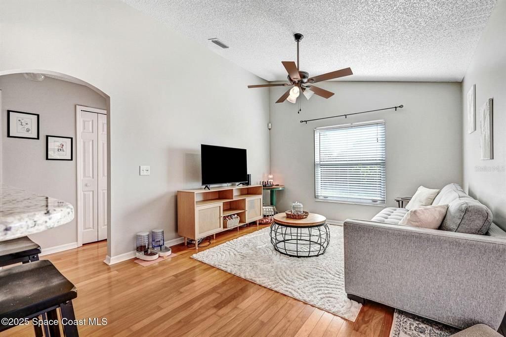 For Sale: $377,000 (3 beds, 2 baths, 1473 Square Feet)