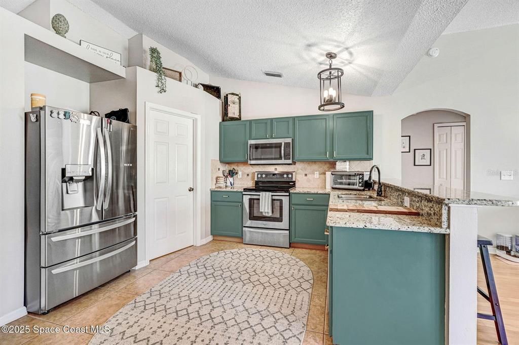 For Sale: $377,000 (3 beds, 2 baths, 1473 Square Feet)