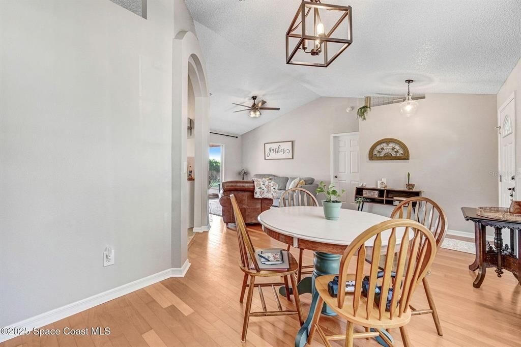 For Sale: $377,000 (3 beds, 2 baths, 1473 Square Feet)