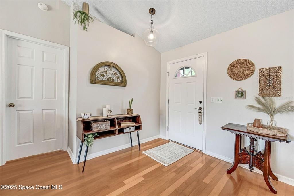 For Sale: $377,000 (3 beds, 2 baths, 1473 Square Feet)