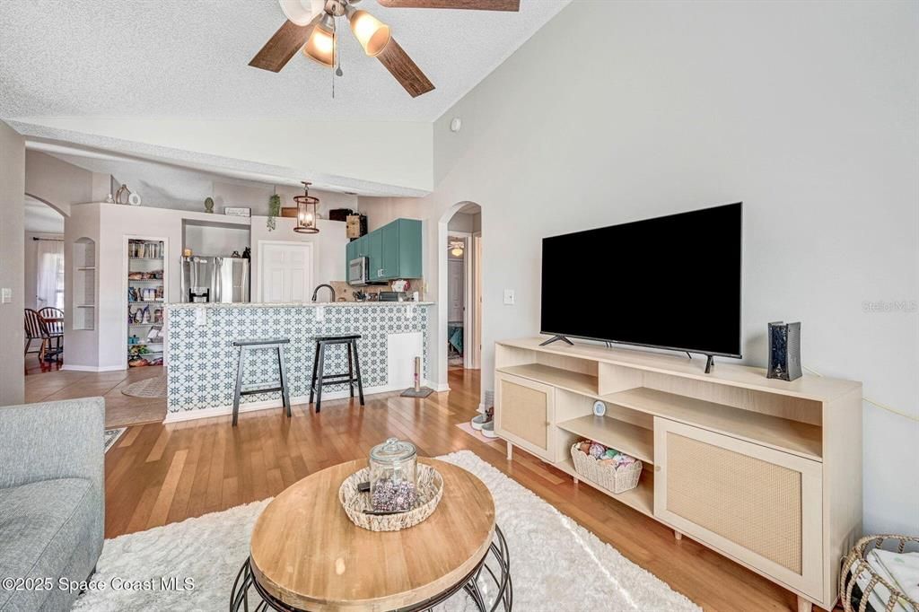 For Sale: $377,000 (3 beds, 2 baths, 1473 Square Feet)